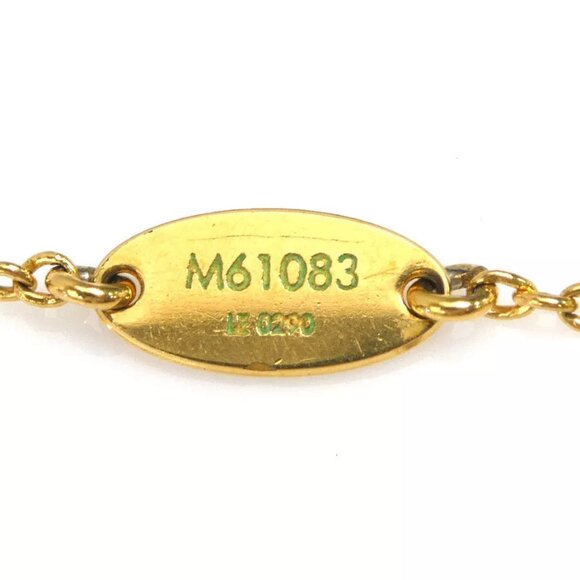 LOUIS VUITTON Essential V Necklace Gold Metal - Picture 4 of 11